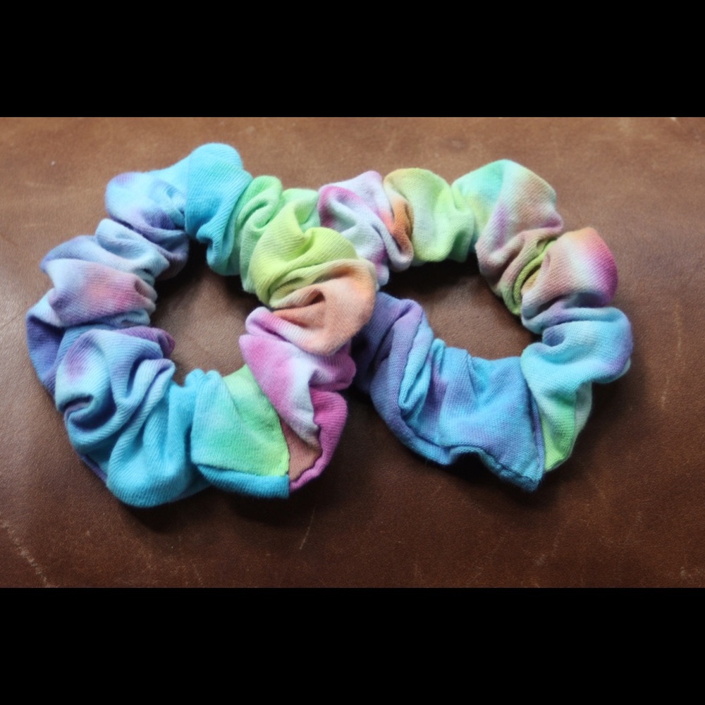 Homemade Rainbow Tie-Dye Scrunchie